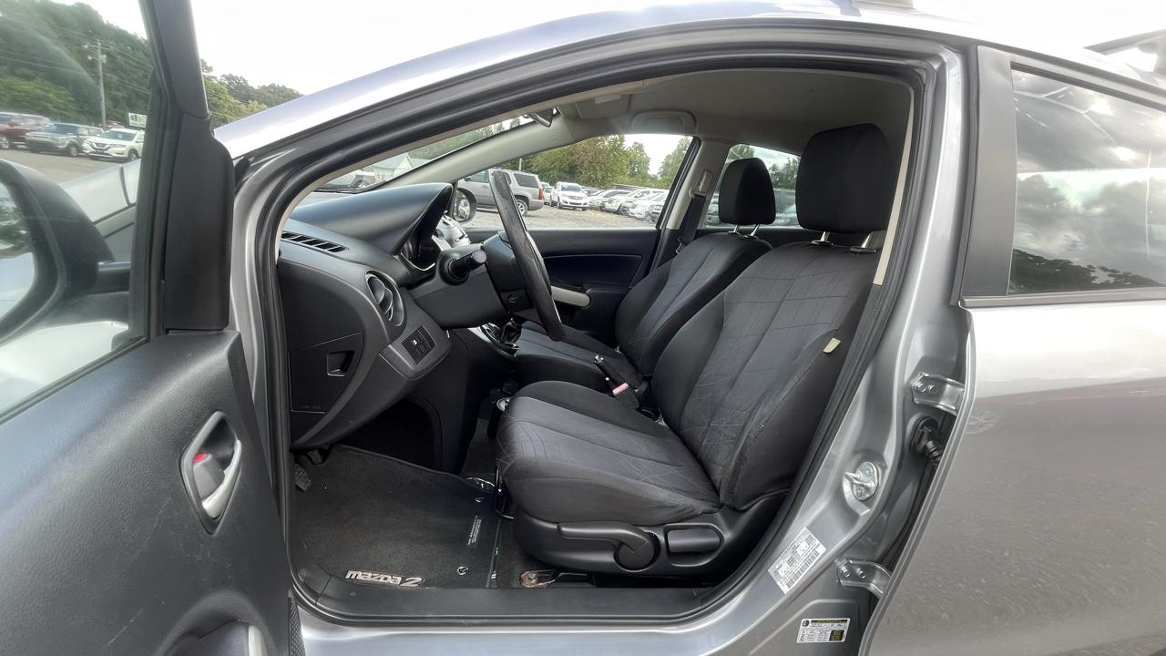 Mazda MAZDA2  2013