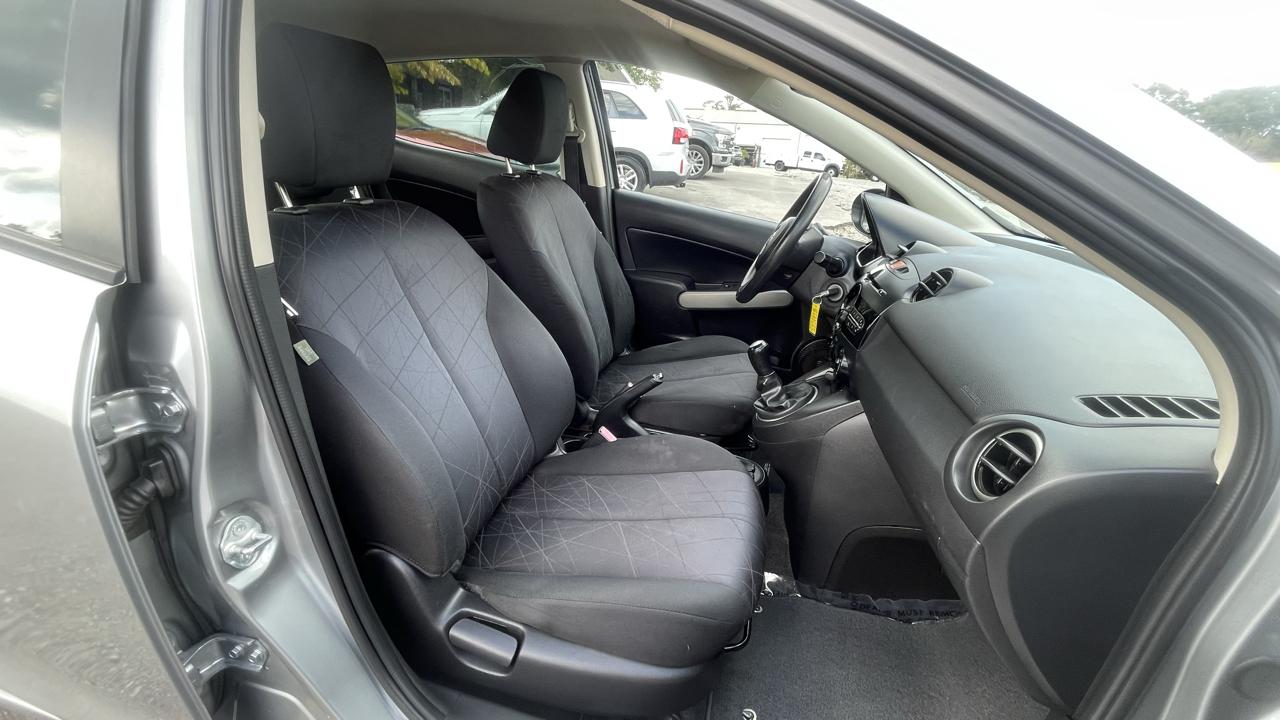 Mazda MAZDA2  2013
