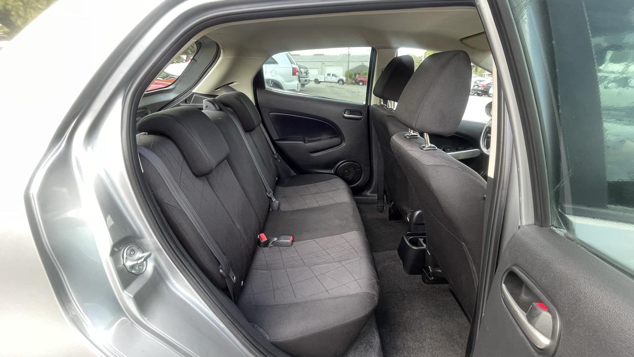 Mazda MAZDA2  2013
