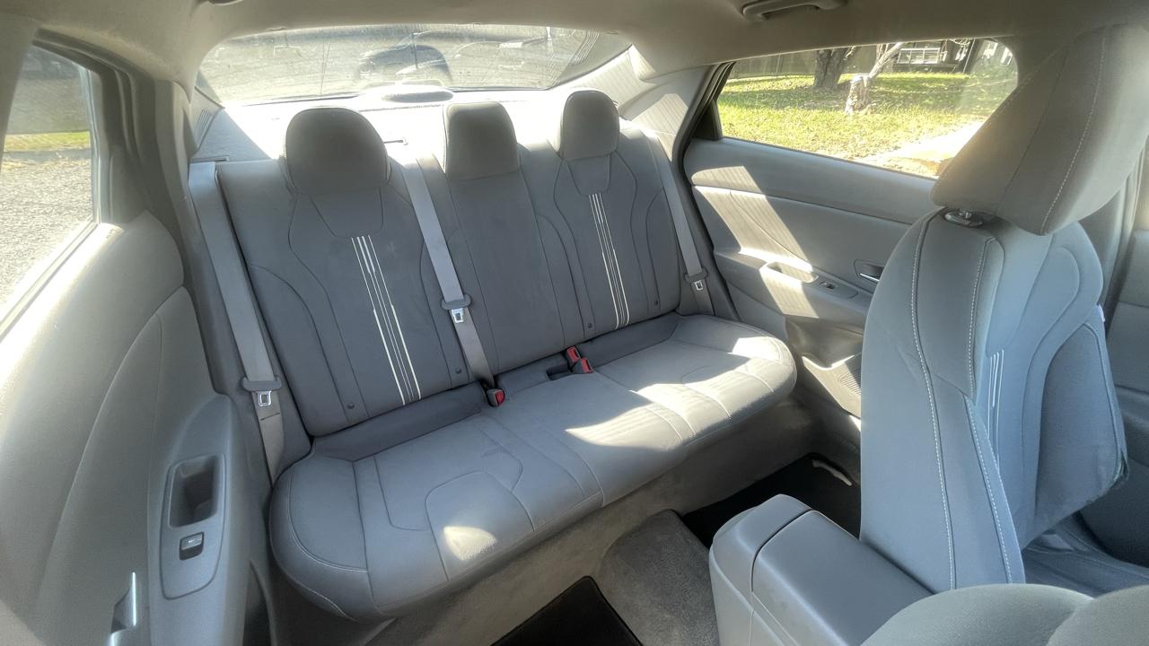 Hyundai Elantra SEL 2021