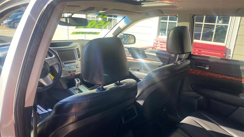 Subaru Outback 2.5i Limited 2011