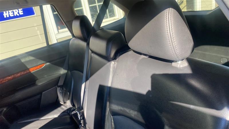 Subaru Outback 2.5i Limited 2011