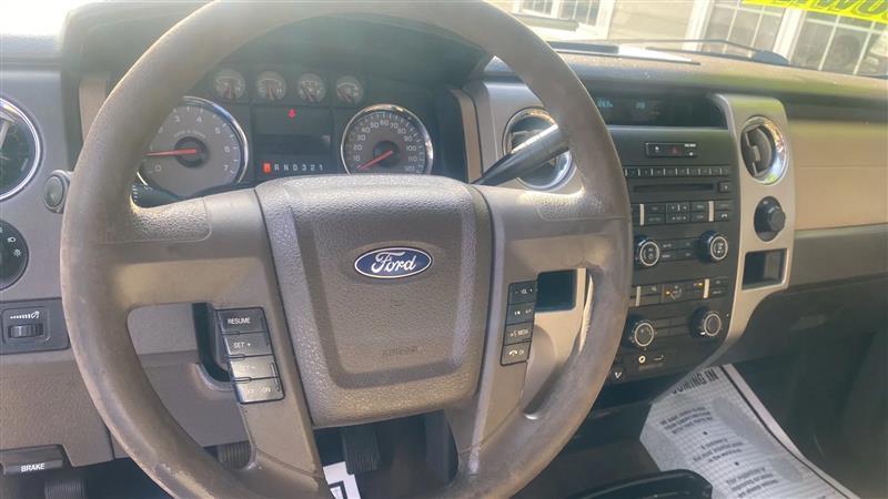 Ford F-150 XL 8-ft. Bed 2WD 2010