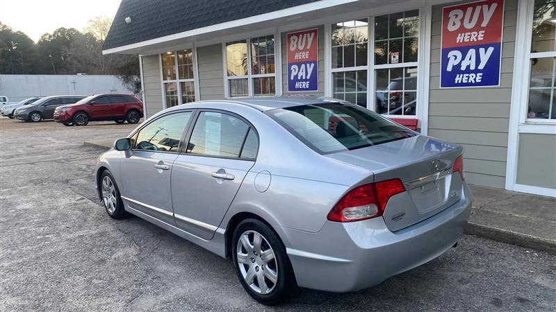 Honda Civic LX Sedan 5-Speed AT 2010