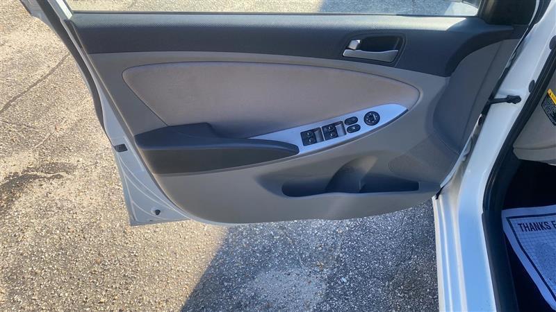 Hyundai Accent SE 4-Door 6A 2016