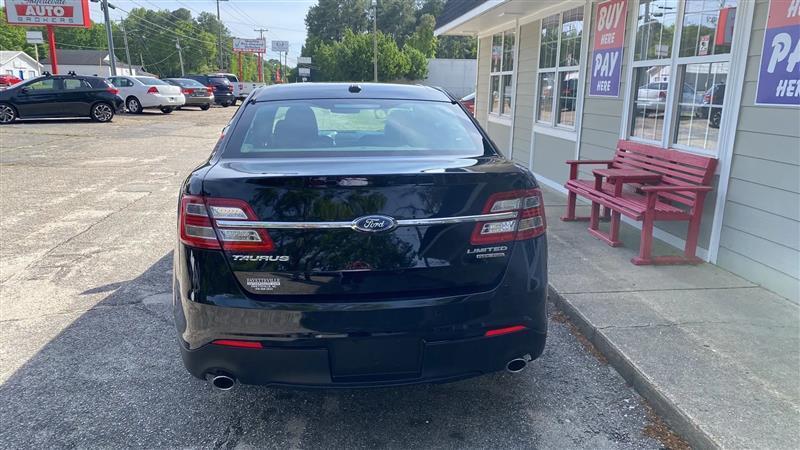 Ford Taurus Limited FWD 2018