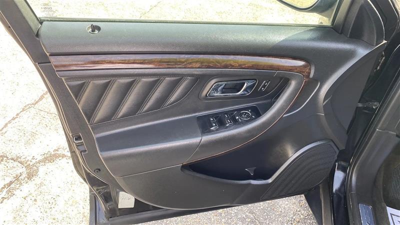 Ford Taurus Limited FWD 2018