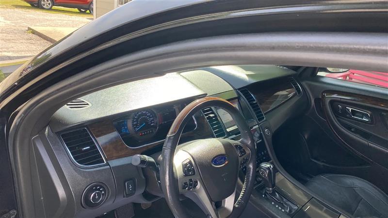 Ford Taurus Limited FWD 2018