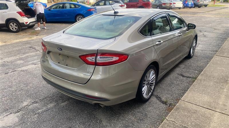 Ford Fusion SE 2016