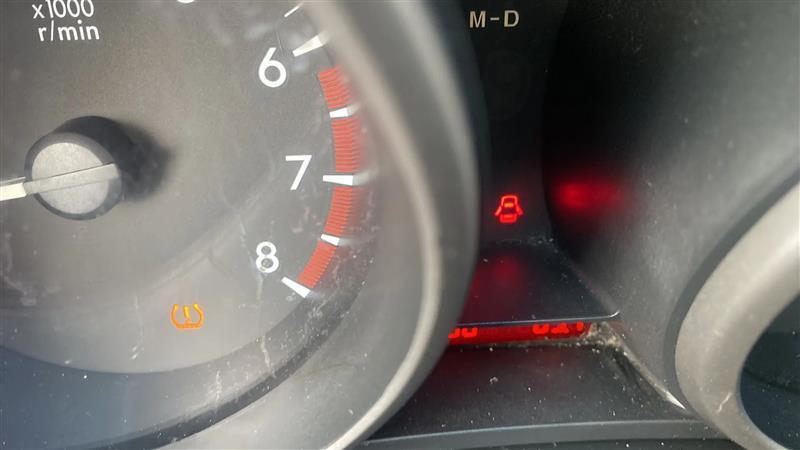 Mazda MAZDA5 Sport MT 2013