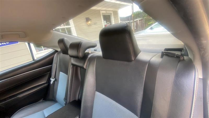 Toyota Corolla L 4-Speed AT 2016