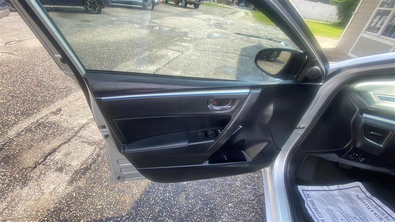 Toyota Corolla L 4-Speed AT 2016