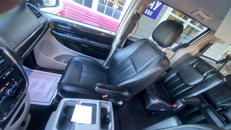 Chrysler Town & Country Touring 2016