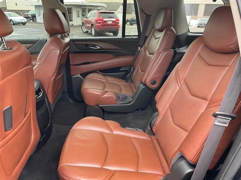 Cadillac Escalade Luxury 4WD 2016