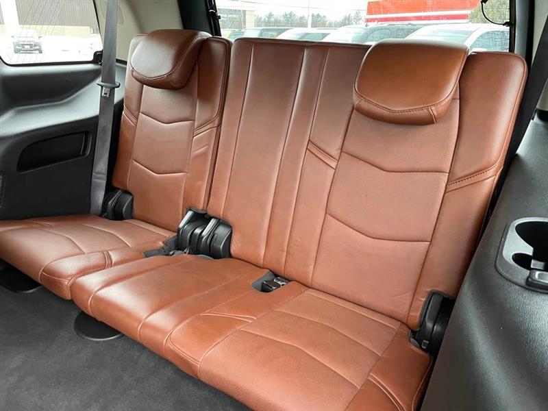 Cadillac Escalade Luxury 4WD 2016