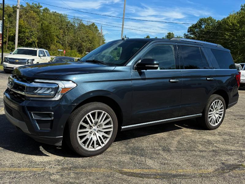 2022 Ford Expedition Limited photo 2