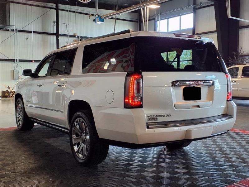 GMC Yukon XL Denali 4WD 2017