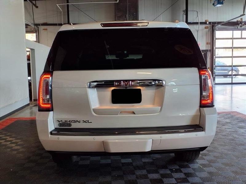 GMC Yukon XL Denali 4WD 2017