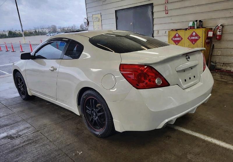 Nissan Altima 2.5 S 6M/T Coupe 2010