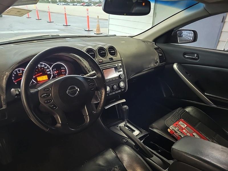 Nissan Altima 2.5 S 6M/T Coupe 2010