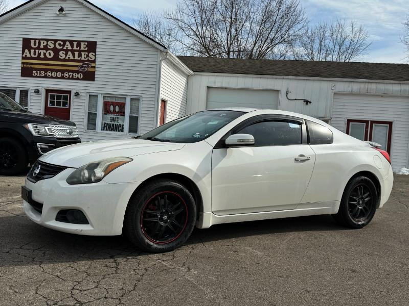 Nissan Altima 2.5 S 6M/T Coupe 2010