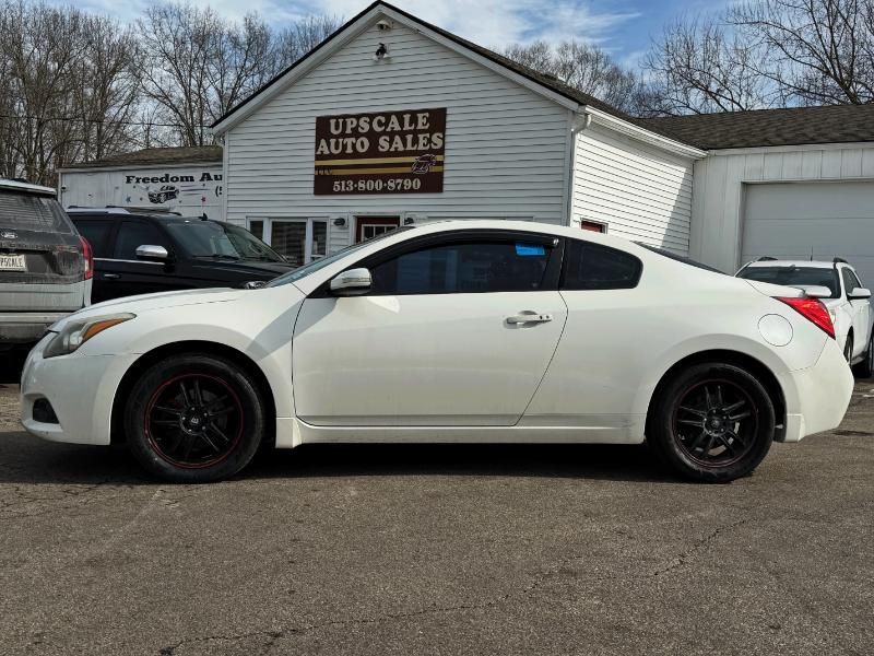 Nissan Altima 2.5 S 6M/T Coupe 2010