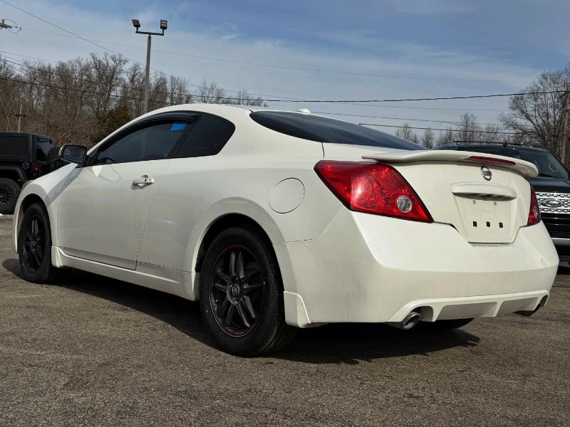 Nissan Altima 2.5 S 6M/T Coupe 2010