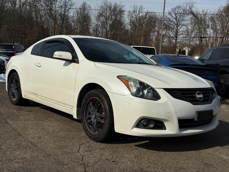 Nissan Altima 2.5 S 6M/T Coupe 2010