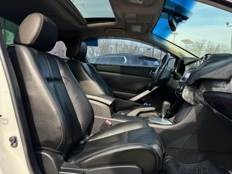 Nissan Altima 2.5 S 6M/T Coupe 2010