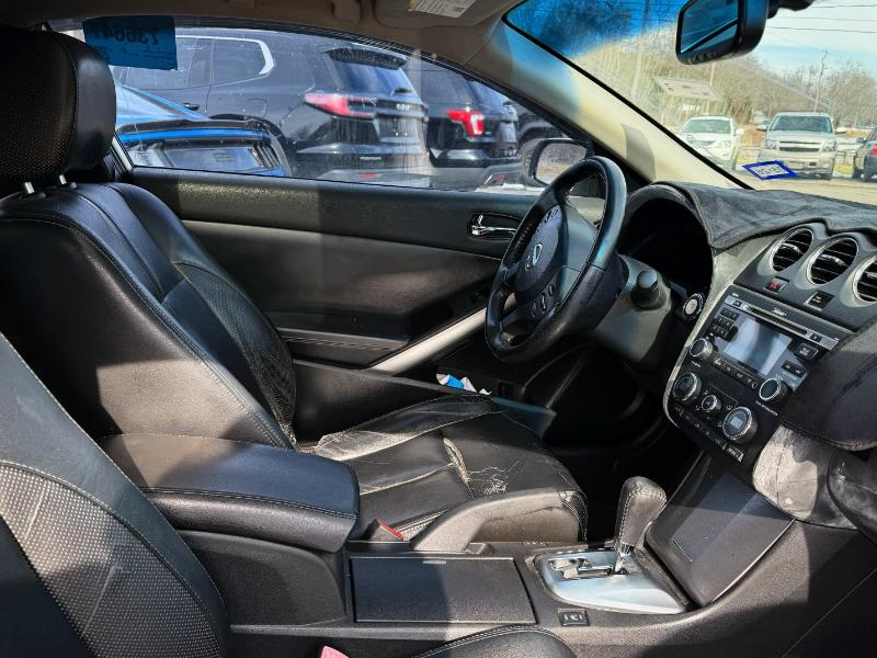 Nissan Altima 2.5 S 6M/T Coupe 2010