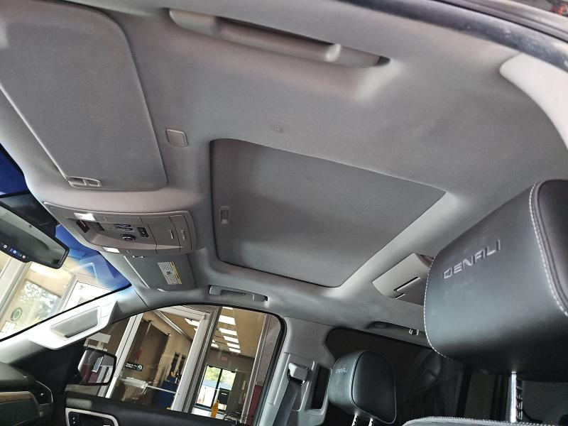 GMC Yukon XL Denali 4WD 2018