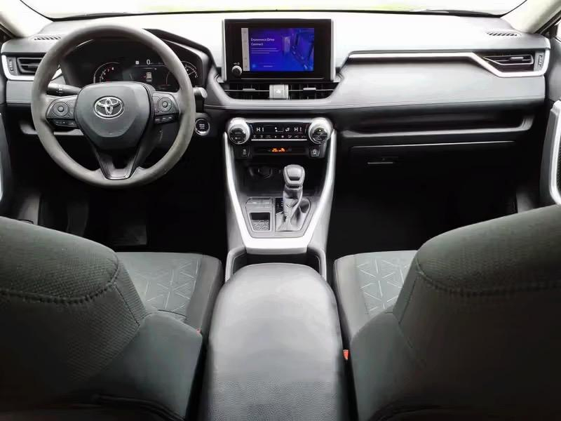 Toyota RAV4 XLE 2025