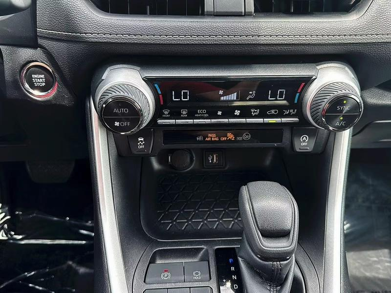 Toyota RAV4 XLE 2025