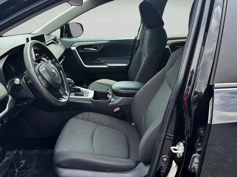 Toyota RAV4 XLE 2025