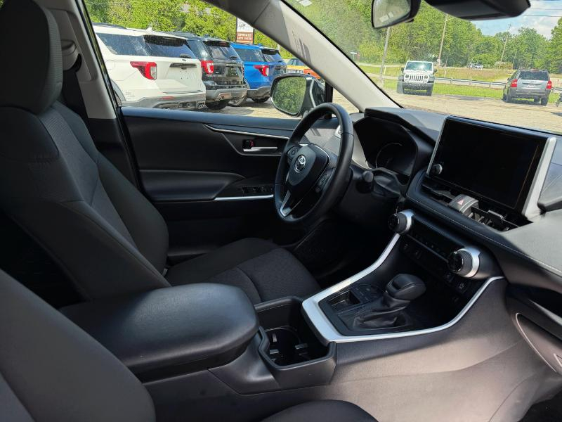 Toyota RAV4 XLE 2025