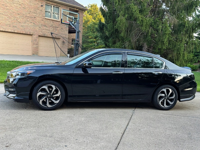 Honda Accord EX-L Sedan V6 CVT w/ Honda Sensing 6-Spd AT 2017