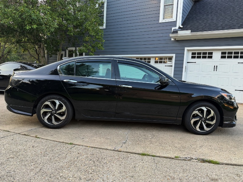 Honda Accord EX-L Sedan V6 CVT w/ Honda Sensing 6-Spd AT 2017