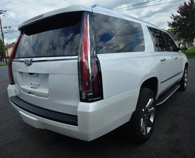 Cadillac Escalade ESV Luxury 4WD 2017