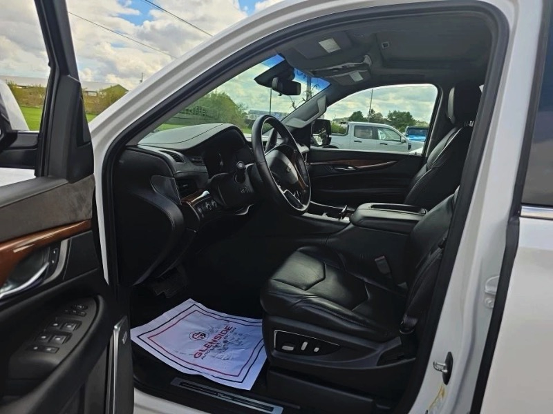 Cadillac Escalade ESV Luxury 4WD 2017