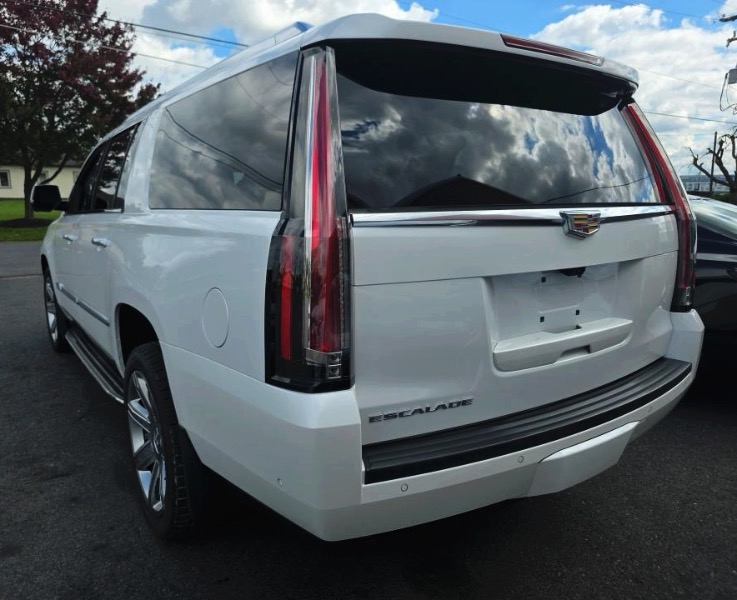 Cadillac Escalade ESV Luxury 4WD 2017