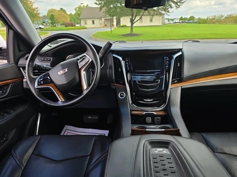 Cadillac Escalade ESV Luxury 4WD 2017