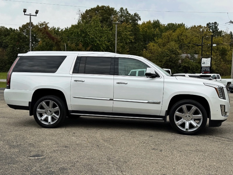Cadillac Escalade ESV Luxury 4WD 2017