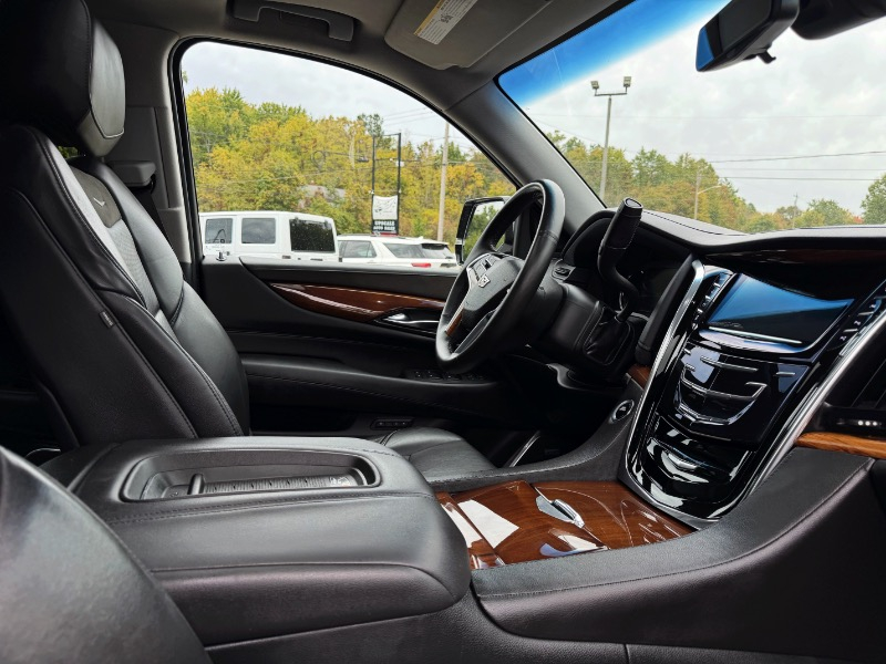 Cadillac Escalade ESV Luxury 4WD 2017