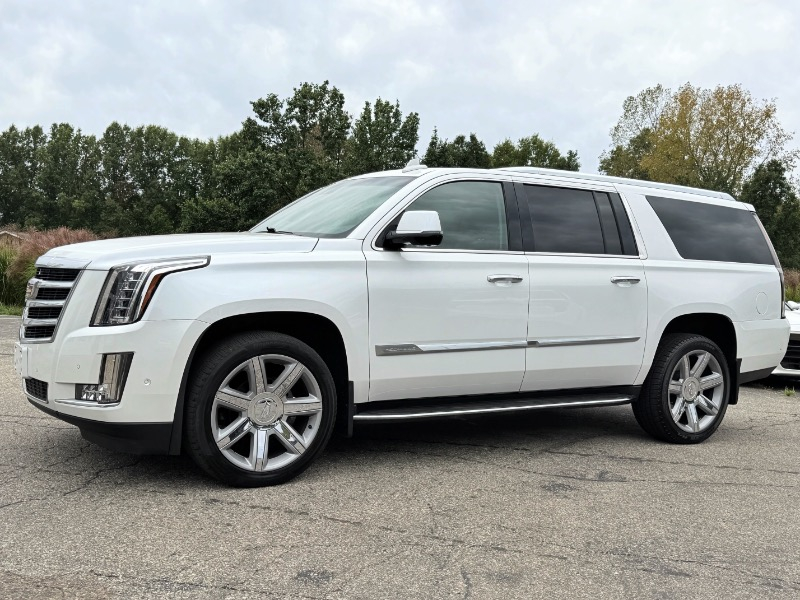 Cadillac Escalade ESV Luxury 4WD 2017