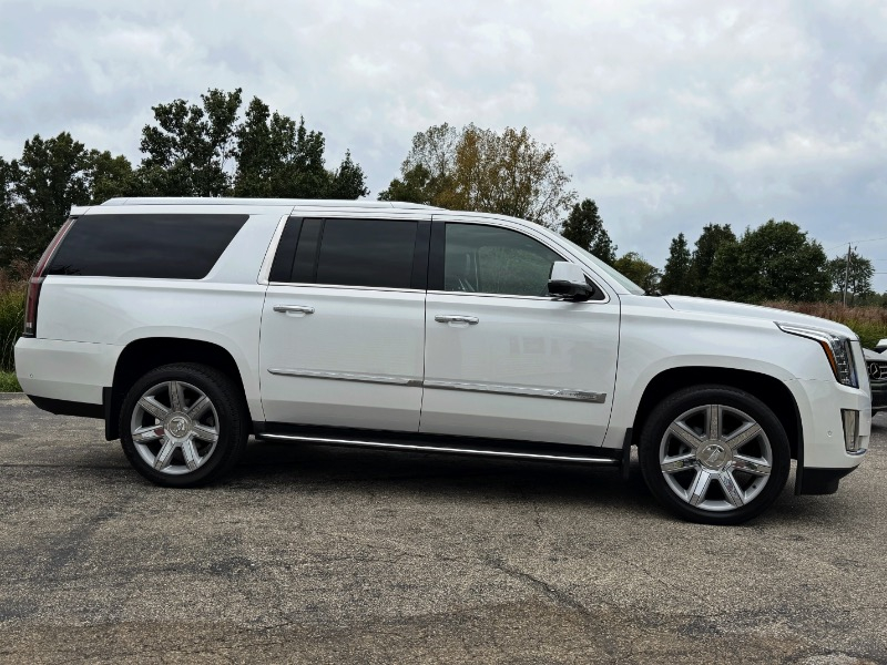 Cadillac Escalade ESV Luxury 4WD 2017