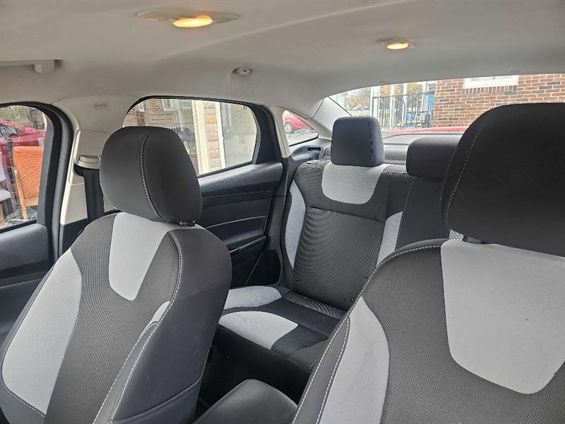 Ford Focus SE Sedan 2014