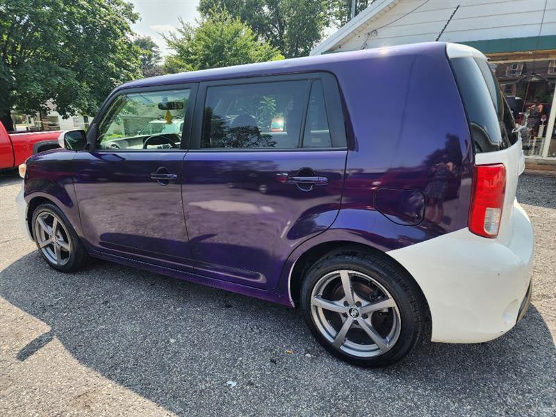 Scion xB 5-Door Wagon 5-Spd MT 2015