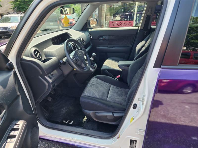 Scion xB 5-Door Wagon 5-Spd MT 2015