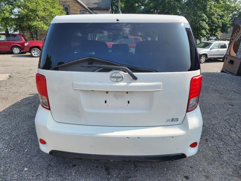 Scion xB 5-Door Wagon 5-Spd MT 2015