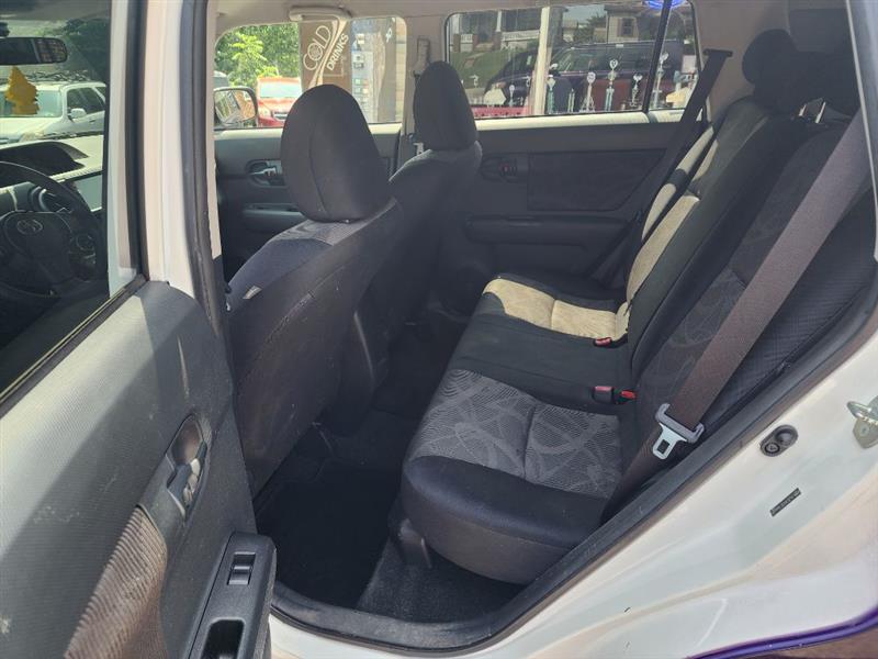 Scion xB 5-Door Wagon 5-Spd MT 2015